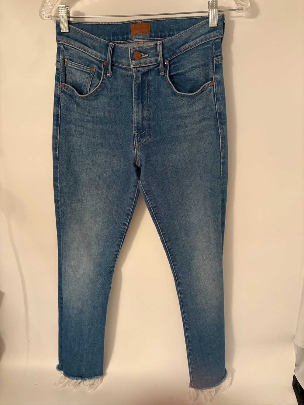 MOTHER Denim Jeans The Insider Ankle Fray in color Eager Beaver Size 26